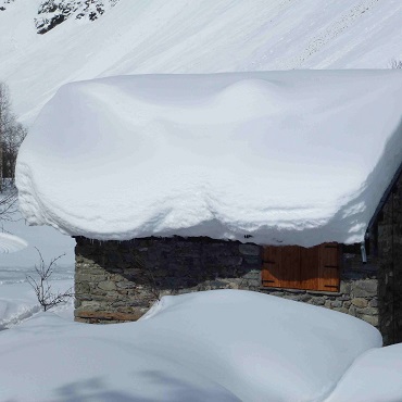 refuge du Laisonnay sous la neige